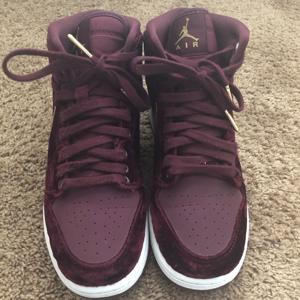 Jordan 1’s Limited Suede Heiress Size 5